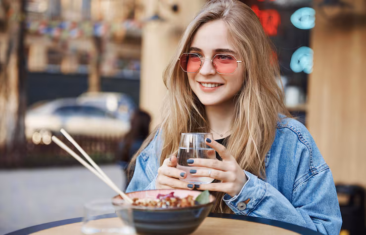 portrait-natural-woman-sunglasses-enjoying-asian-food-s_197531-31013